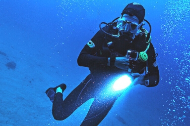 100-year-old Man goes Scuba Diving for World Record