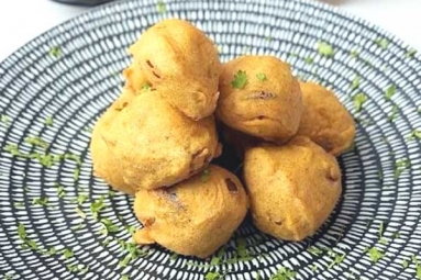 Aloo Pyaaz Pakode: Recipe and Preparation