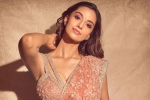 Meenakshi Chaudary next film, Meenakshi Chaudary with Mahesh Babu, meenakshi chaudary in talks for guntur kaaram, Meena