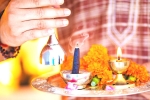 daily pooja mantras in sanskrit, perform puja at home, easy way to perform daily puja at home, Aarti