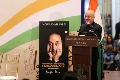 Rishi Kapoor Launches Anupam Kher’s Autobiography