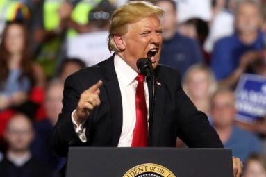 Trump Makes $1 Million DNA Test Offer to Elizabeth Warren, Says 'Prove You're an Indian'