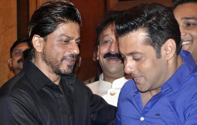 Dubsmash Video, Salman And Team Re-creating SRK’s DDLJ Steps},{Dubsmash Video, Salman And Team Re-creating SRK’s DDLJ Steps