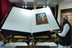bhagwad gita 800 kg, Prime Minister, prime minister unveils world s largest bhagwad gita weighing 800 kg, Vedanta